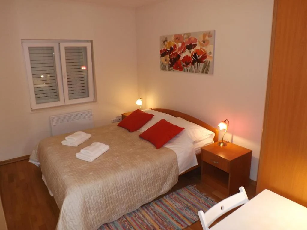 Arielle TWO BEDROOM APARTMENT IN LAPAD